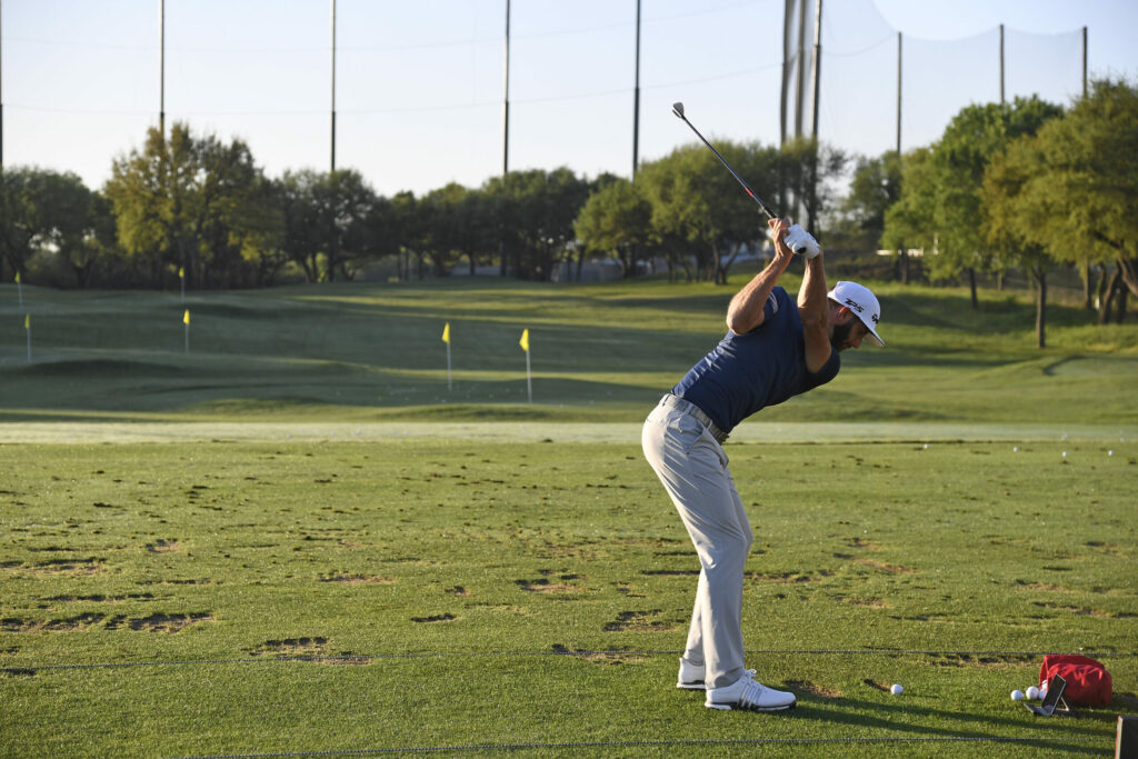 Dustin Johnson beim Training auf der Driving Range