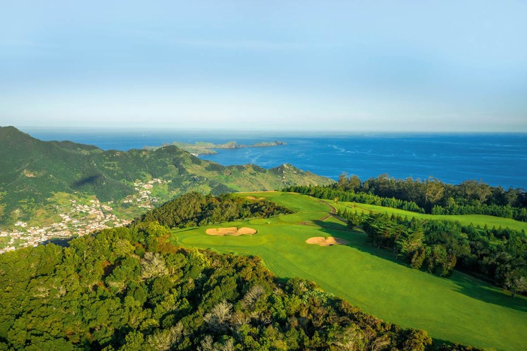 Santo da Serra Golf Course. Faszinierender Ausblick auf den neun Bahnen der Machico Schleife