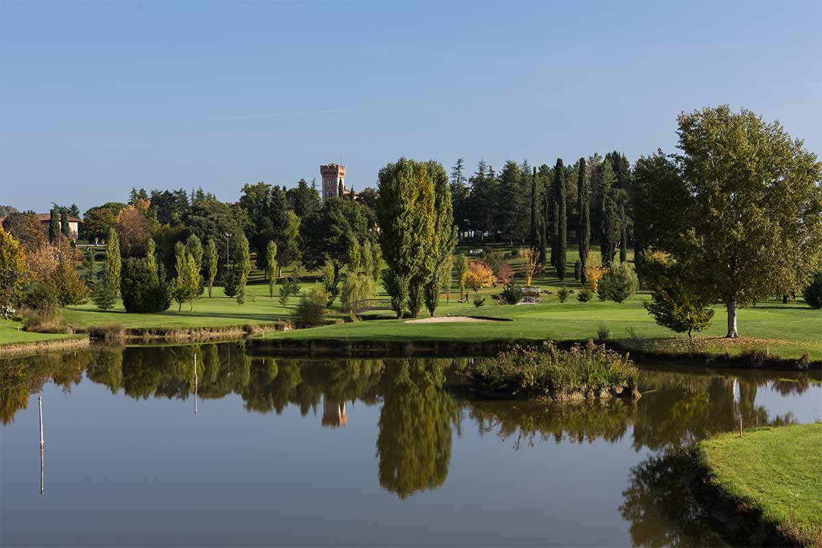 Golfen rund um ein historisches Schloss: Der Golf & Country Club Castello di Spessa
