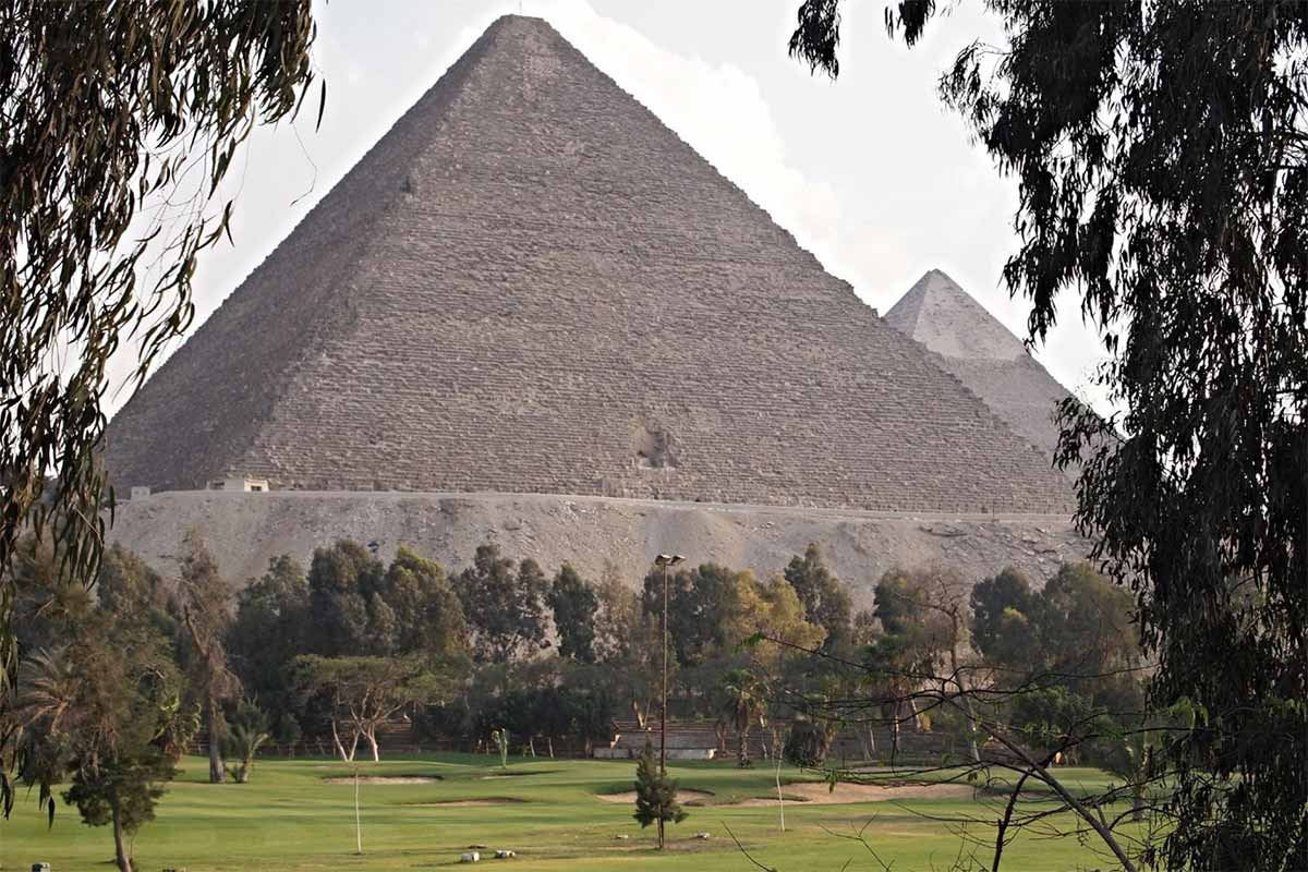 Golf im Schatten der Pyramiden im Dreamland Golf Resort