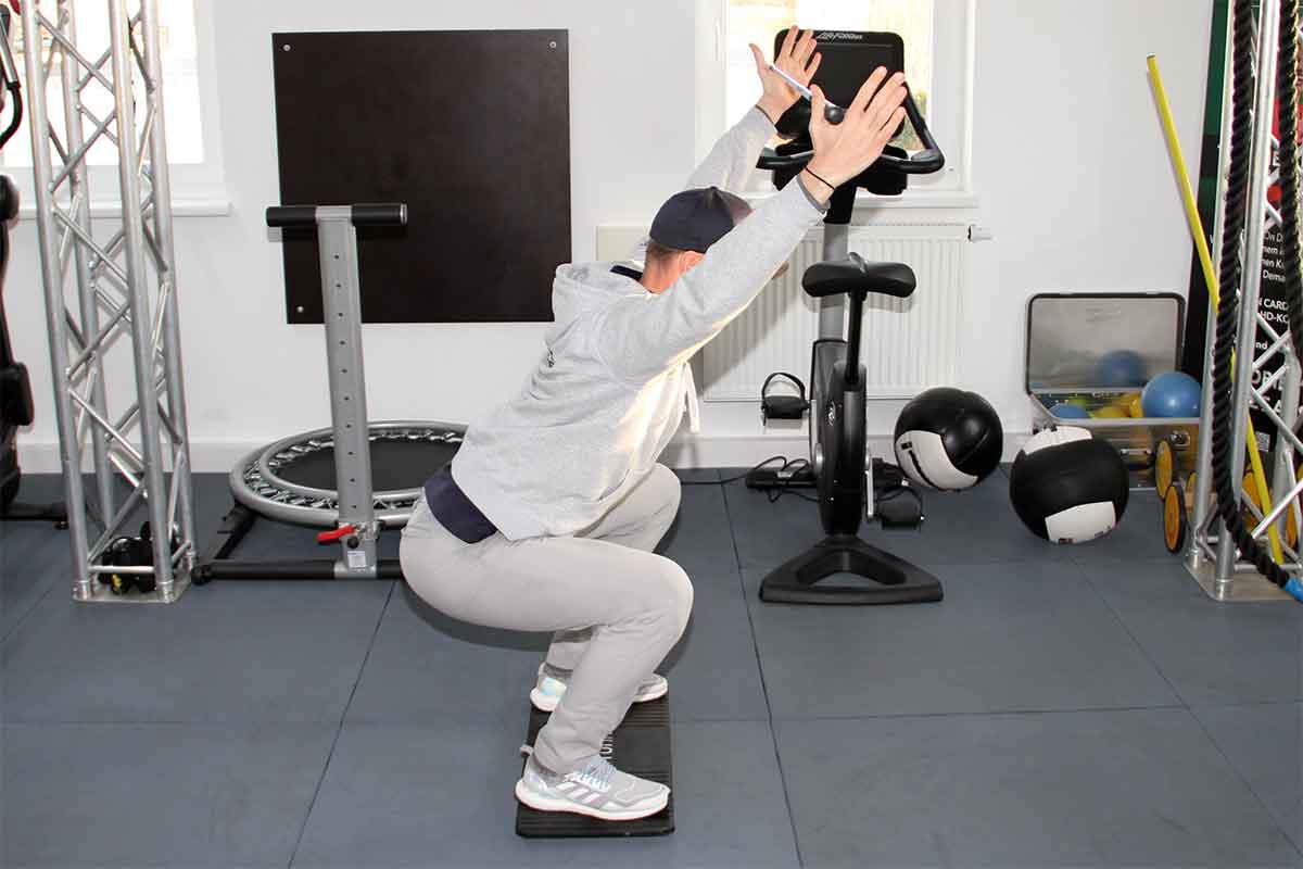Hiermit trainieren Sie Gleichgewicht und Koordination und kräftigen zugleich Ihren Unterkörper.