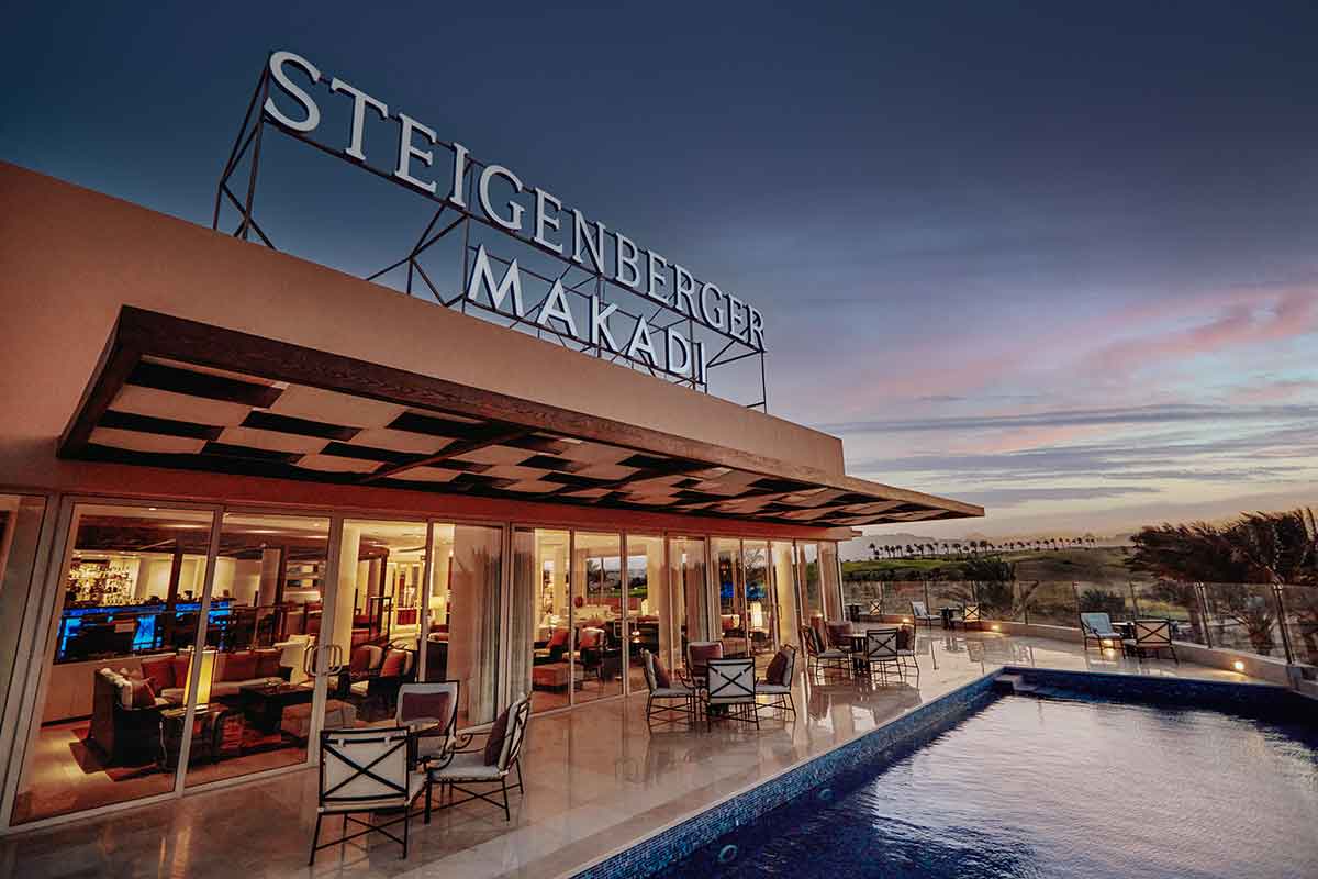 Perfekter Ausklang eines Golftages: Die Pool-Bar/-Lounge des Steigenberger Makadi