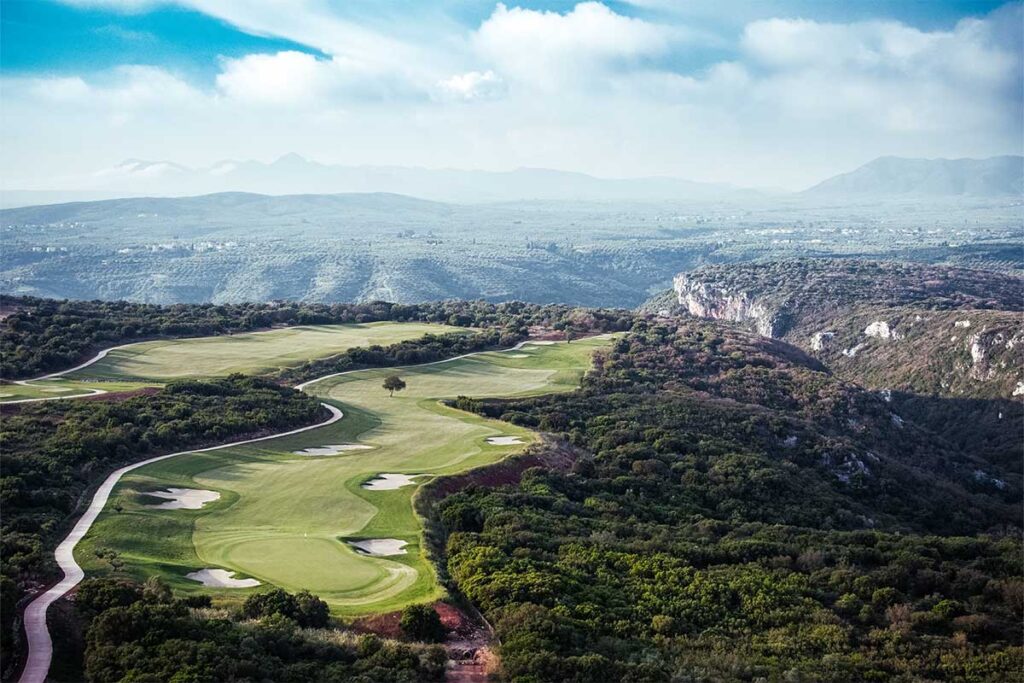 Golfen auf buchstäblich hohem Niveau: Der Costa Navarino Hills Course