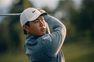 PGA Tour Spieler Tom Kim mit den neuen Titleist Eisen