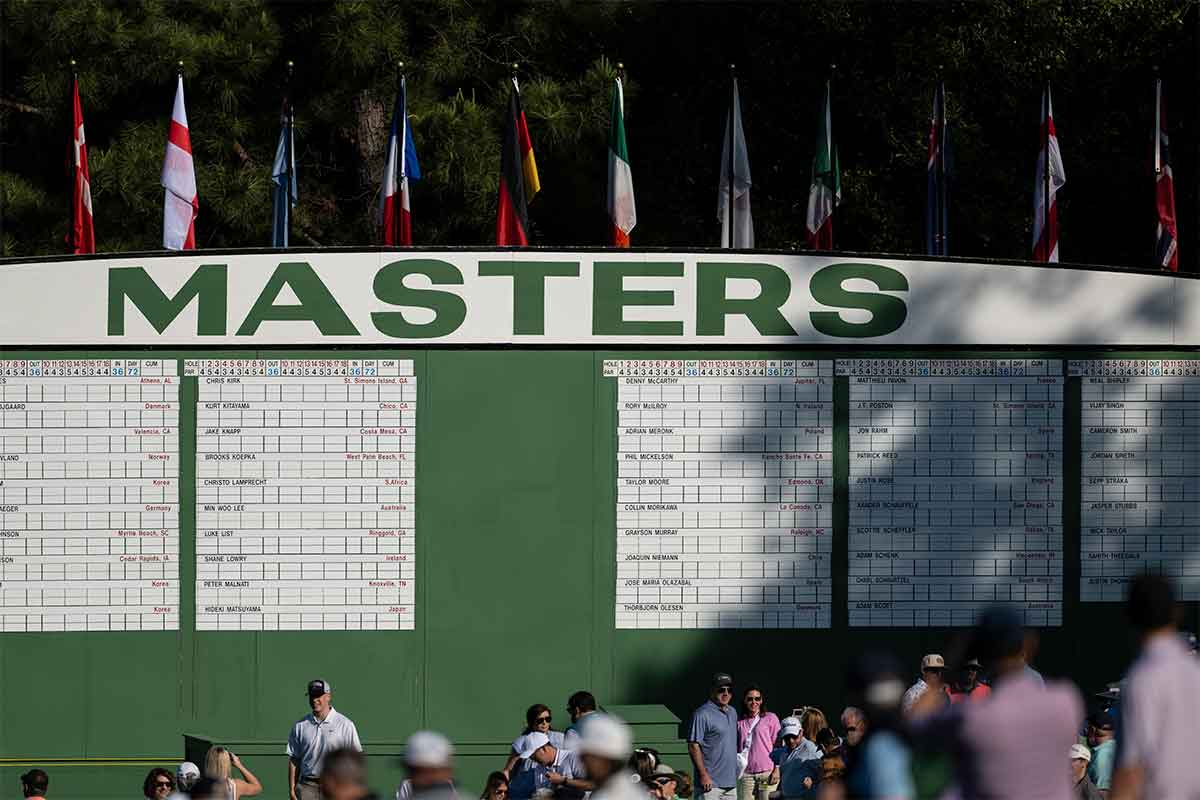 Das Masters-Scoreboard rechts von Loch 1 (Foto: Augusta National Golf Club)