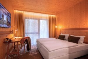 Warme Farben, geschmackvolle Stoffe: Die 105 Zimmer und Suiten