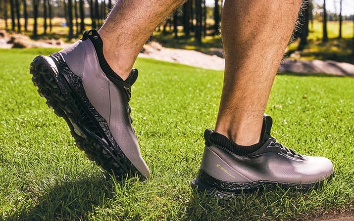 Der Mesh-Kragen des BIOM C5 sorgt für ganztägigen Tragekomfort