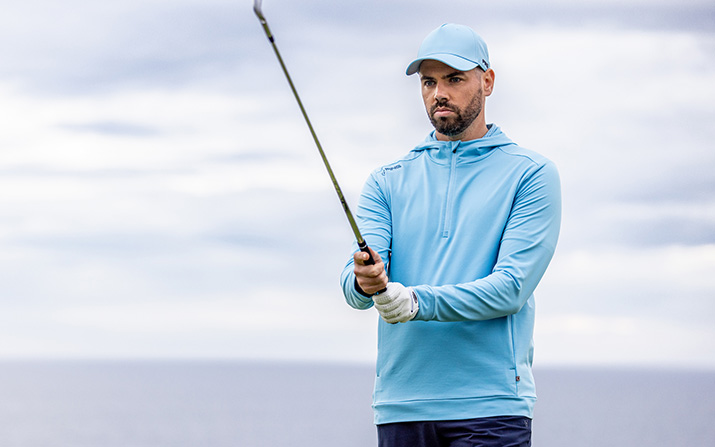 Der Haldon Hoodie: Ein einteiliges Unterarm-Panel unterstützt uneingeschränkte Bewegungsfreiheit