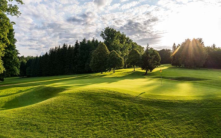 Der Leading Golfclub Augsburg e. V. bietet abwechslungsreiche Spielbahnen, die strategisches Denken und präzises Spiel erfordern