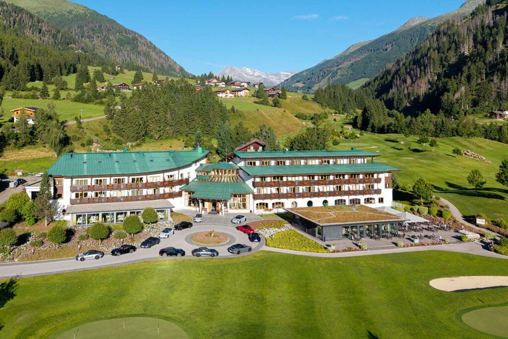 Defereggental Hotel & Resort. Das idyllische 4-Sterne- Superior-Resort setzt den Fokus verstärkt auf Golf & Familien.