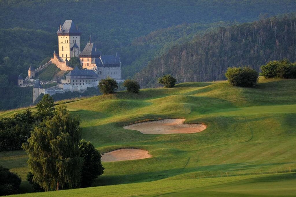 Royales Ambiente: Golf Resort Karlštejn mit der gleichnamigen Burg