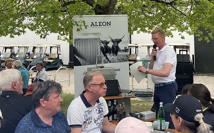 Veranstalter Peter Rudolph, Gründer der LeisureBREAKS GmbH, führte souverän und kurzweilig durch die Siegerehrung