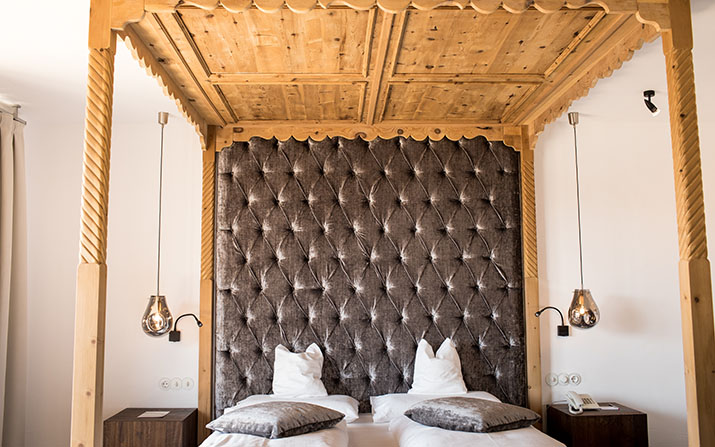 Himmelbett wie aus einem anderen Jahrhundert