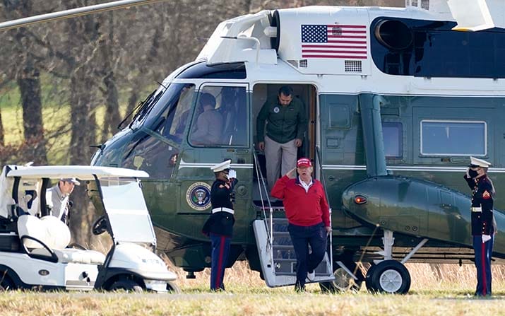 Mit dem Marine One Helicopter zur "Executive Time": Trump im Trump National Golf Club in Sterling, Virginia
