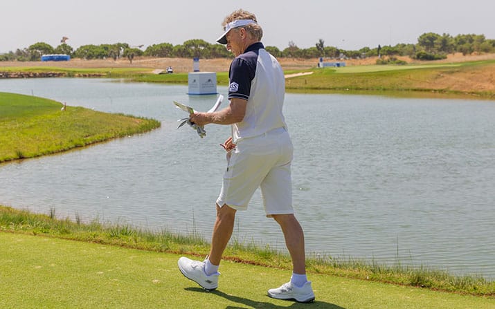 Bernhard Langer in Aktion beim Portugal Invitational im The Els Club Vilamoura