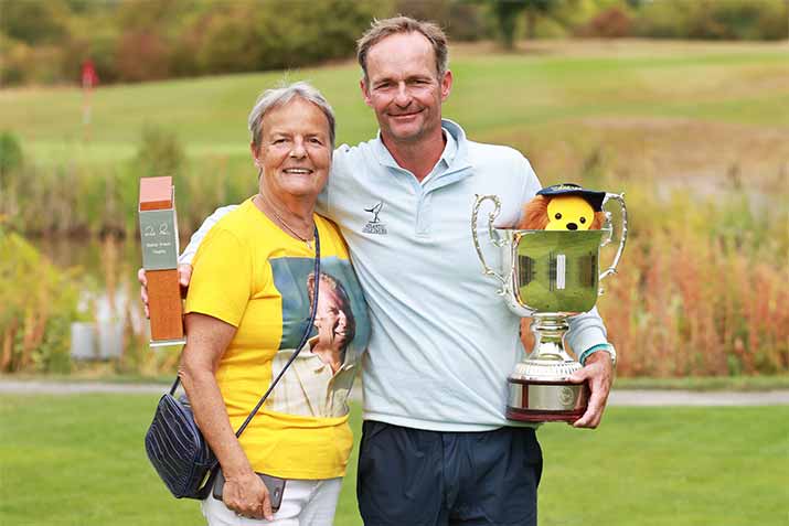Dieter Praun Trophy 2026: Initiatorin Hella Schoepe-Praun und Sieger Christoph Günther (Foto: PGA of Germany)