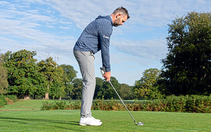 Schwungtraining Tommy Fleetwood: Oft ist es sinnvoll, mit einer etwas natürlicheren, kompakteren Haltung zu starten