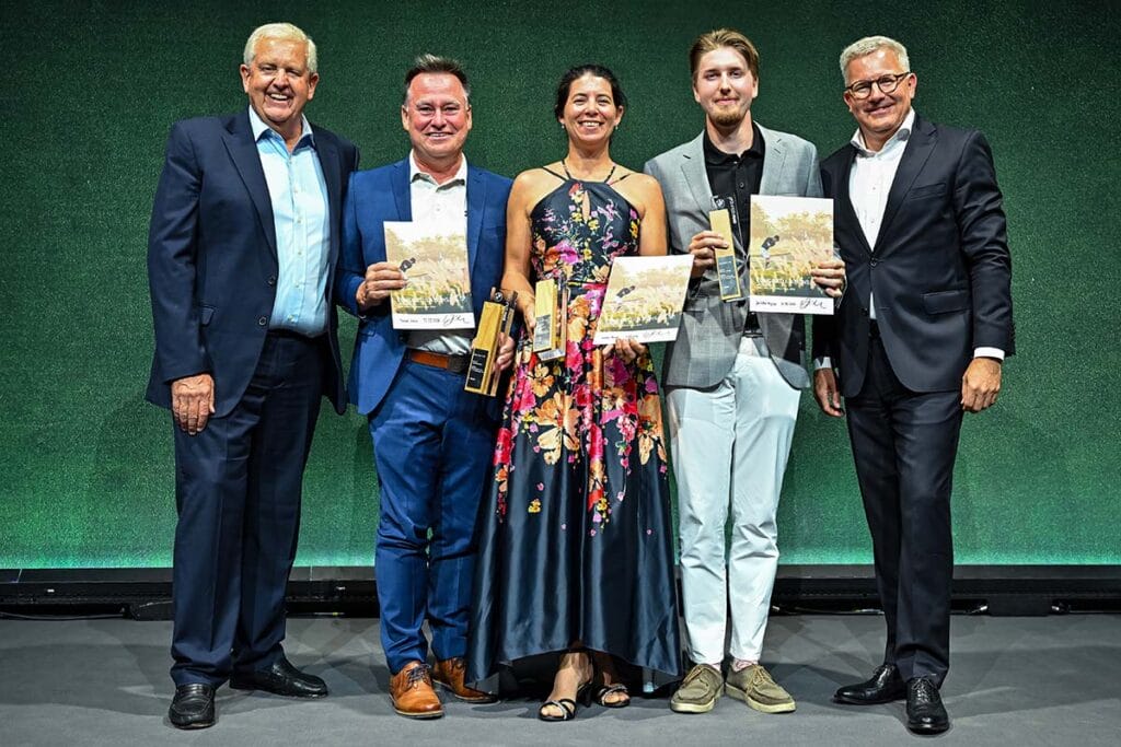 Colin Montgomerie mit den Gewinnern des BMW Golf Cup Deutschlandfinales 2026