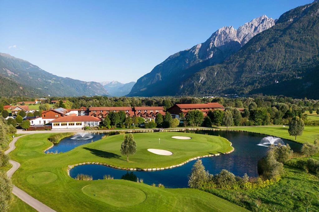 36-Löcher-Domizil auf der Alpensüdseite Österreichs: Das Dolomitengolf Resort